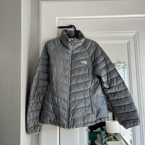 NORTH FACE women’s light-weight jacket.